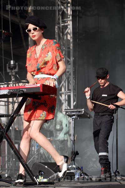 LA FEMME - 2014-07-18 - PARIS - Parvis de l'Hotel de Ville - 